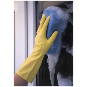 Для работы по дому всегда используйте хозяйственные перчатки